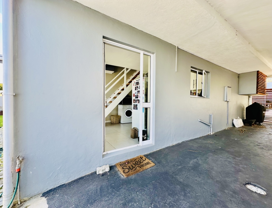 5 Bedroom Property for Sale in Onrus Western Cape